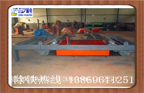 2.懸掛式強磁永磁除鐵器如何節省維護費用 除鐵器在工作過程承受的壓力比較大,所以質量差的設備可能會產生各種各樣的問題和故障,不僅耽誤工作進度,還會耗費很多的金錢來維修它,所以選購除鐵器質量是關鍵.遠力磁電強磁除鐵器有很強的優勢,它的運用不必耗水不必耗電,也不必任何雜亂的操作,能夠說近乎零運轉費用.而修理保護也不必花費任何費用,由于強磁除鐵器與水觸摸的是不銹鋼,不會呈現生銹表象,并且規劃上沒有轉變件因而也不會發生磨損