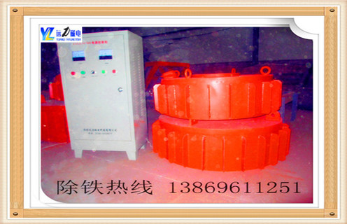 1.盤式電磁除鐵器主要結(jié)構(gòu)該機主要由電磁線圈,磁芯,磁極填料,接線盒等組成.  2.盤式電磁除鐵器工作原理當在強磁場的磁場下通過直流勵磁線圈的材料將在鐵磁材料中混合時,繼續(xù)吸起來,從而達到鐵的目的. RCDB系列干式電磁除鐵器(也稱為PDC系列盤,RCDY系列)是一種用于去除除鐵裝置中的非磁性材料的粉末或塊的類型.其內(nèi)部使用電鑄樹脂,自冷卻完全密封結(jié)構(gòu).具有較大的滲透深度,強吸力,防塵,防雨,腐蝕等特點,在極惡劣的環(huán)境下仍能可靠運行.主要性能指標達到或高于JB / T7689-95標準,該產(chǎn)品可與非磁性材料混合,去除0.1-25公斤的鐵磁材料.  3.采用焊接密封結(jié)構(gòu),內(nèi)部采用電鑄樹脂,使其具有防塵,防水的性能,絕緣強度高,散熱性好,效率高.  4.保證磁場吸力性能(主要是IN)在增加線圈匝數(shù)的前提下,降低電流密度,從而大大降低熱源使溫度控制在70℃以內(nèi),延長了隔膜的使用壽命.廣泛應于煤,電,水泥,建材等行業(yè).  5.配備行走小車和其他設備,從而保證設備可以適應特殊要求的操作環(huán)境